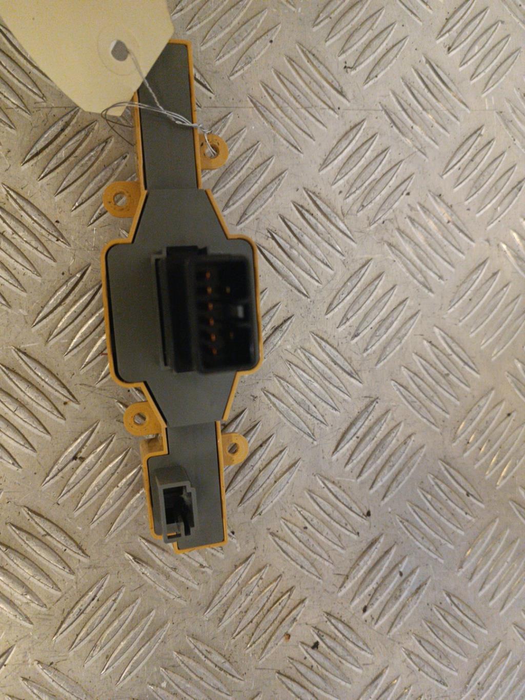 Bouton de warning KIA CARENS 3 Diesel - 1