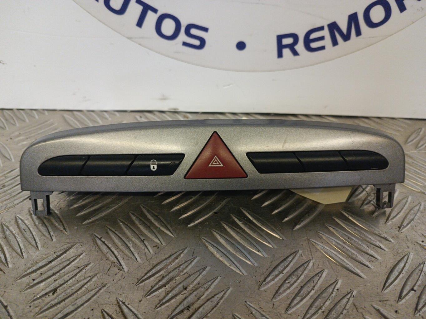Bouton de warning PEUGEOT 308 1 PHASE 1 Diesel - 1