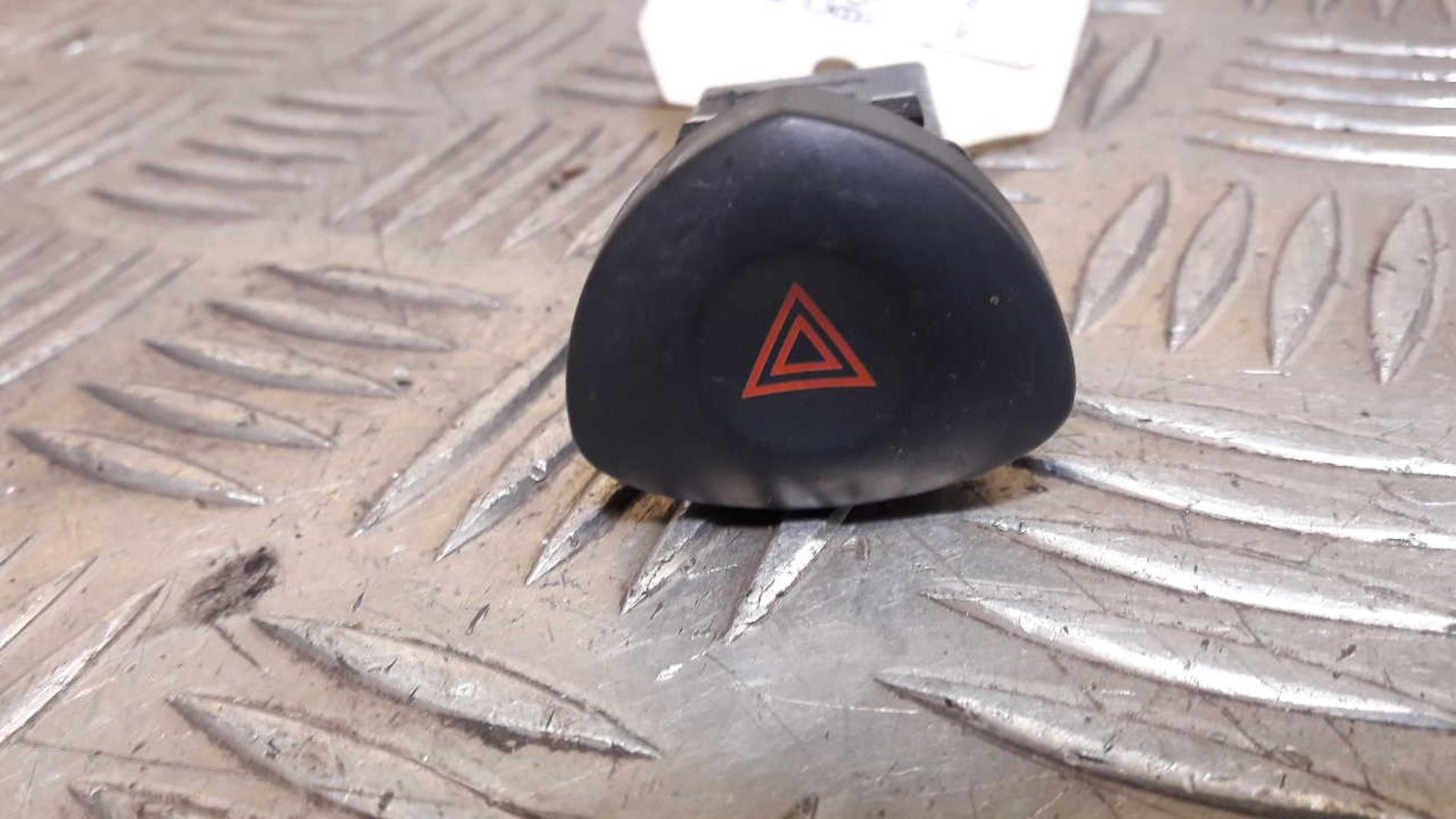 Bouton de warning RENAULT CLIO 2 PHASE 2 Diesel - 1