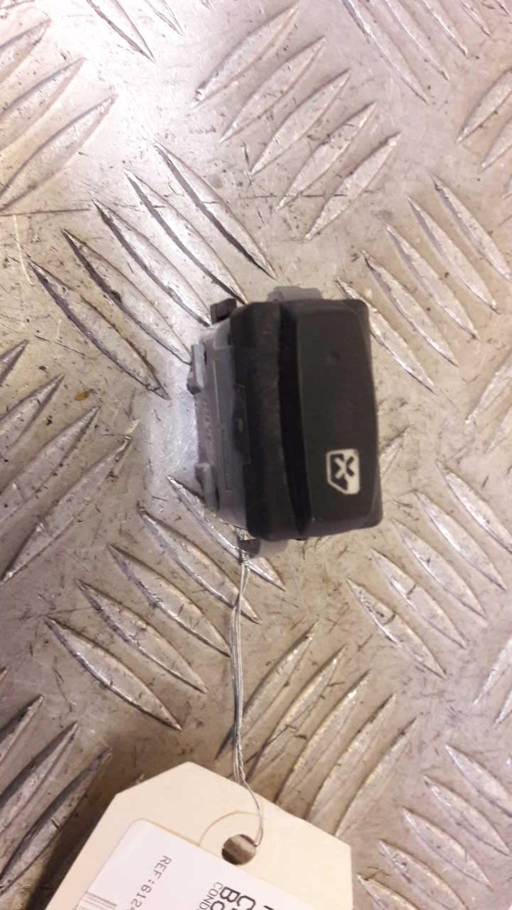 Bouton/Interrupteur RENAULT CLIO 3 PHASE 1 Diesel - 1