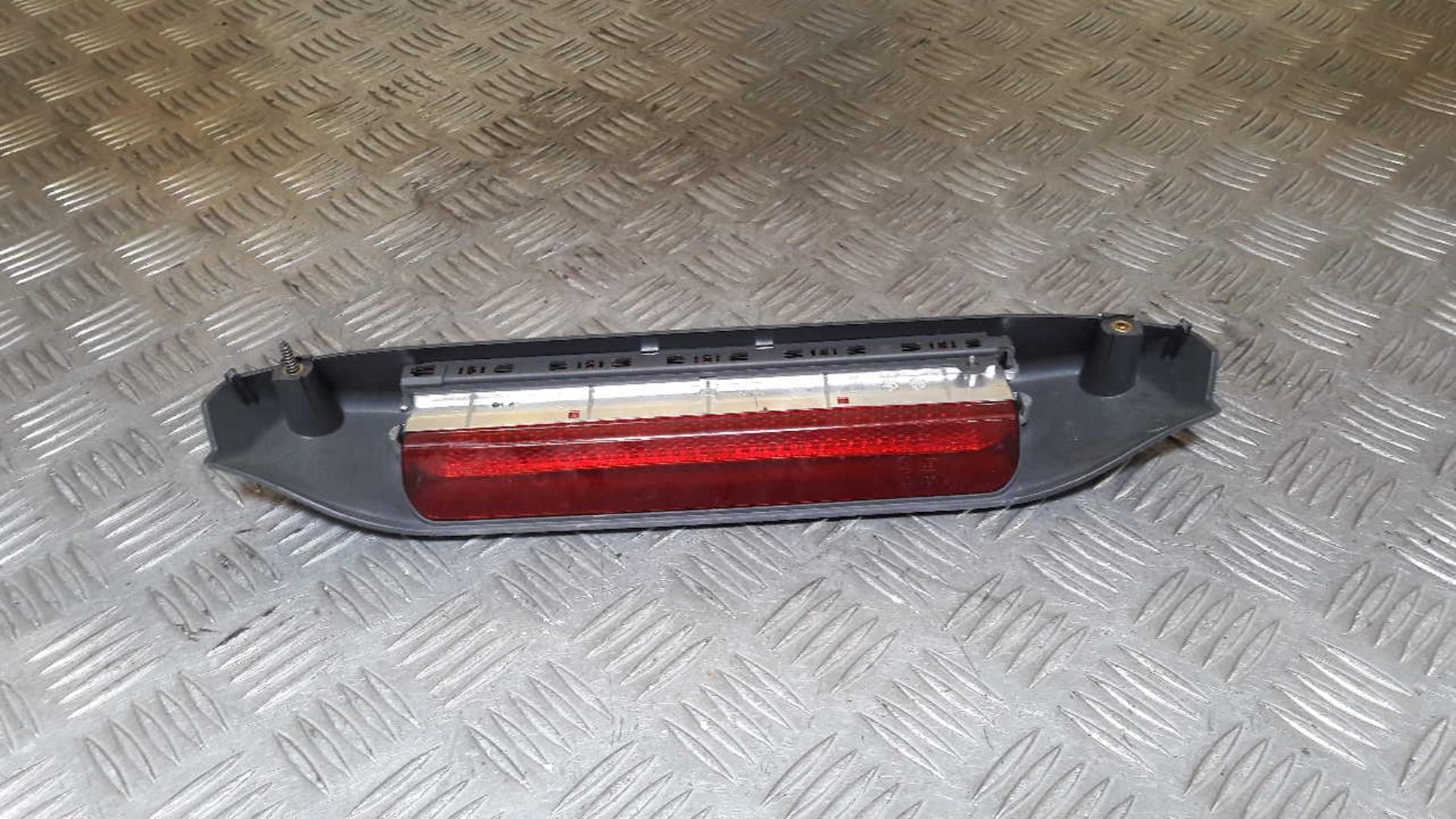 Feu arriere stop central FIAT PANDA 2 PHASE 1 Essence - 1