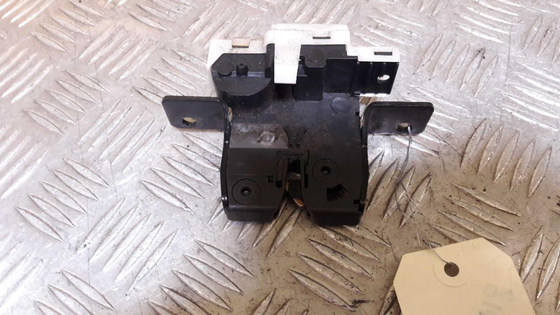 Serrure de hayon RENAULT CLIO 3 PHASE 1 Diesel - 1