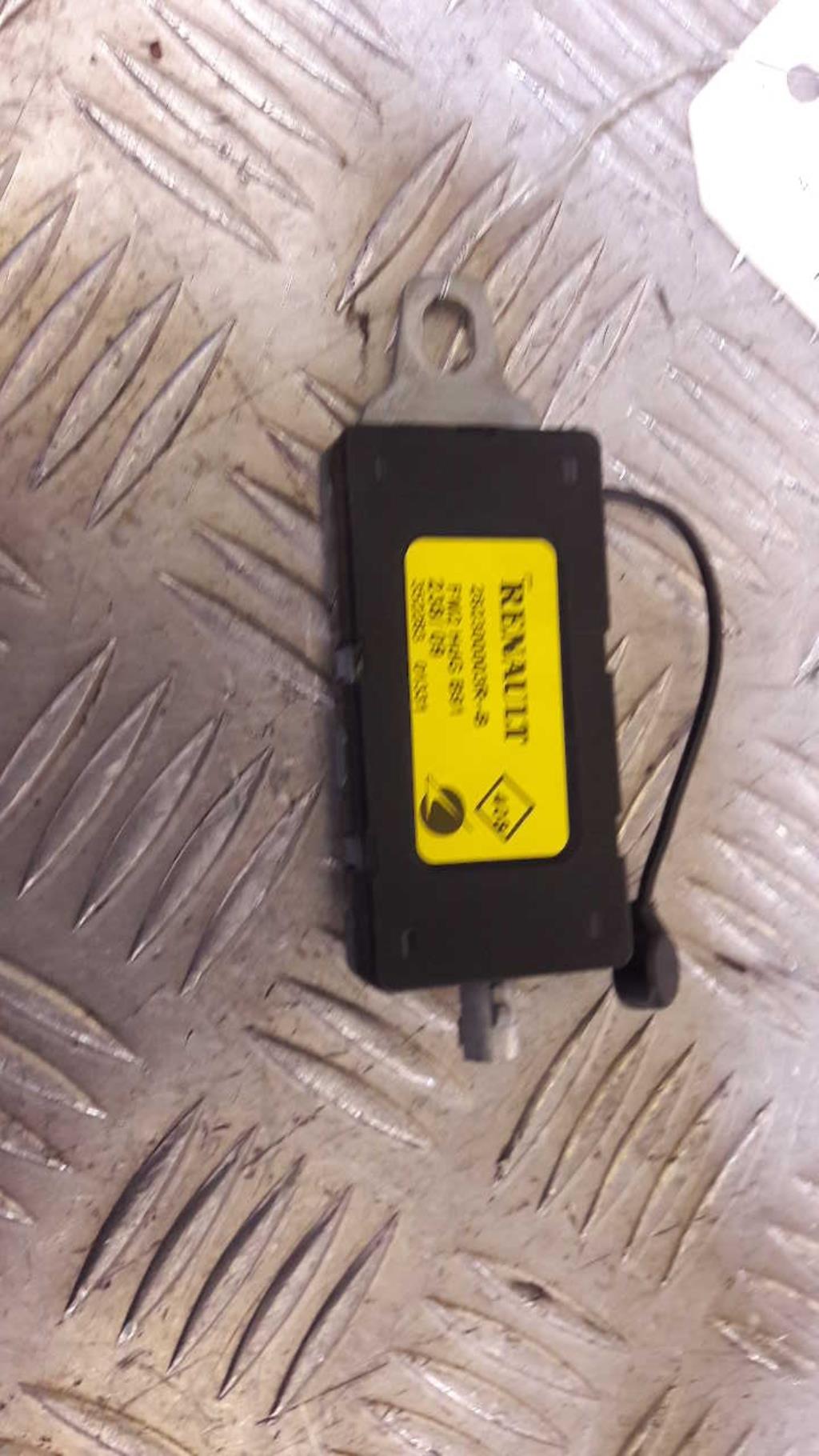 Amplificateur audio RENAULT MEGANE 3 PHASE 1 Diesel - 1