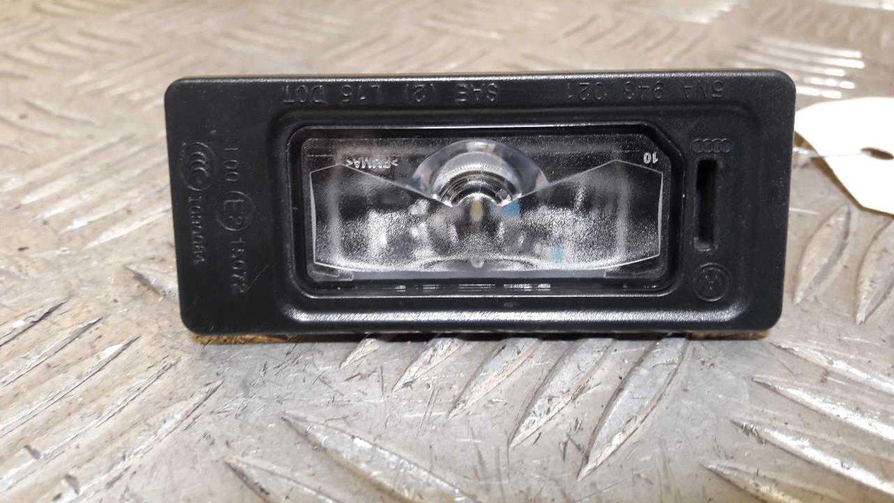 Eclairage de plaque AUDI A1 2 CITY CARVER Essence - 1