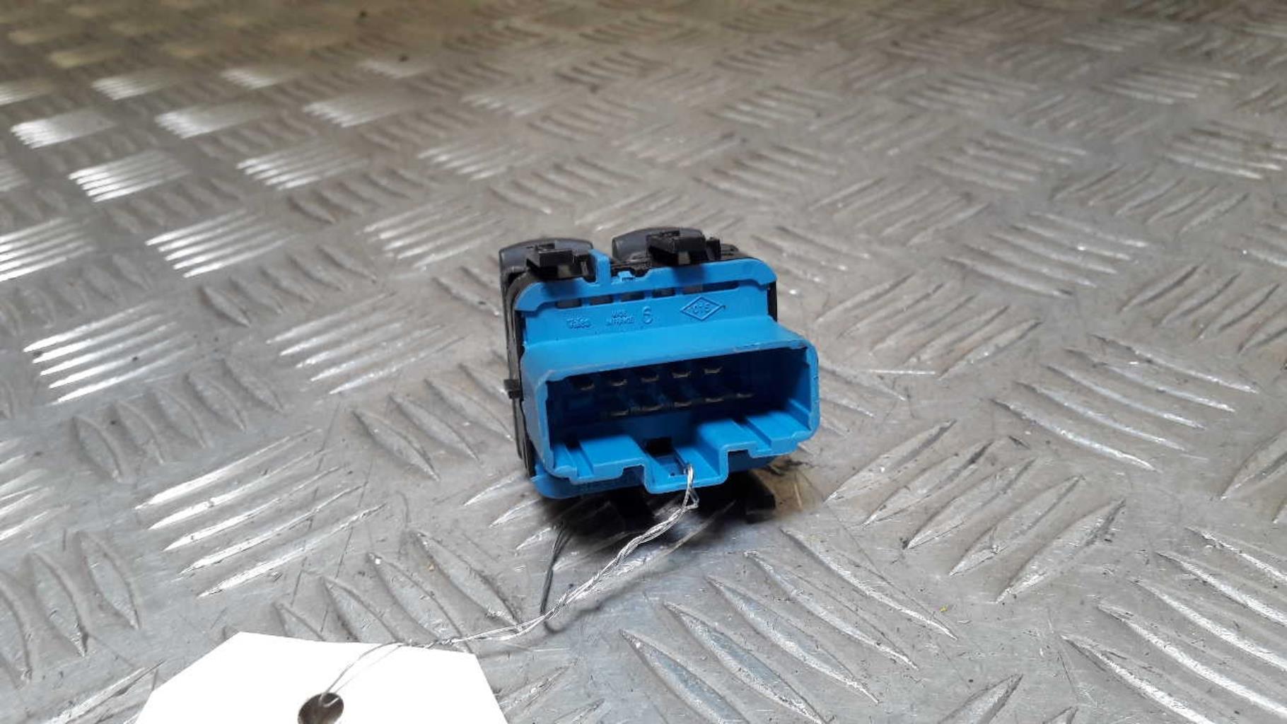 Interrupteur de leve vitre RENAULT CLIO 3 PHASE 2 Diesel - 1