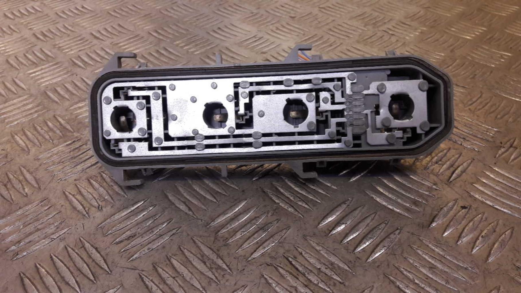 Platine feu arriere droit RENAULT CLIO 2 PHASE 2 Diesel - 1