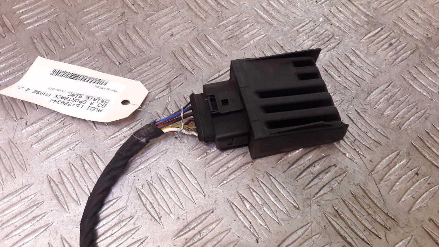 Relais electrique AUDI A3 3 SPORTBACK PHASE 2  - 1