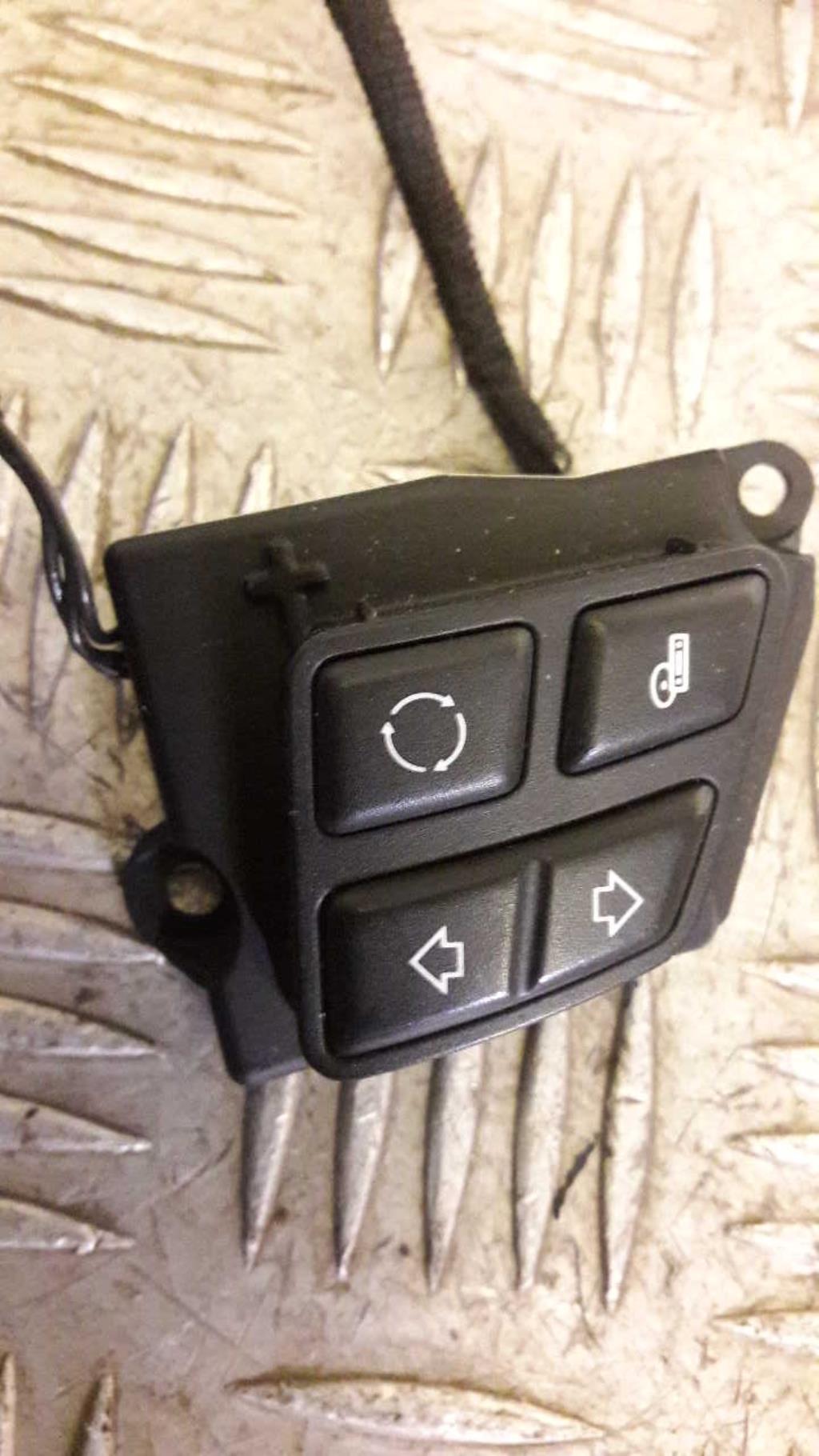 Bouton/Interrupteur BMW SERIE 1 E87 PHASE 2 Diesel - 1
