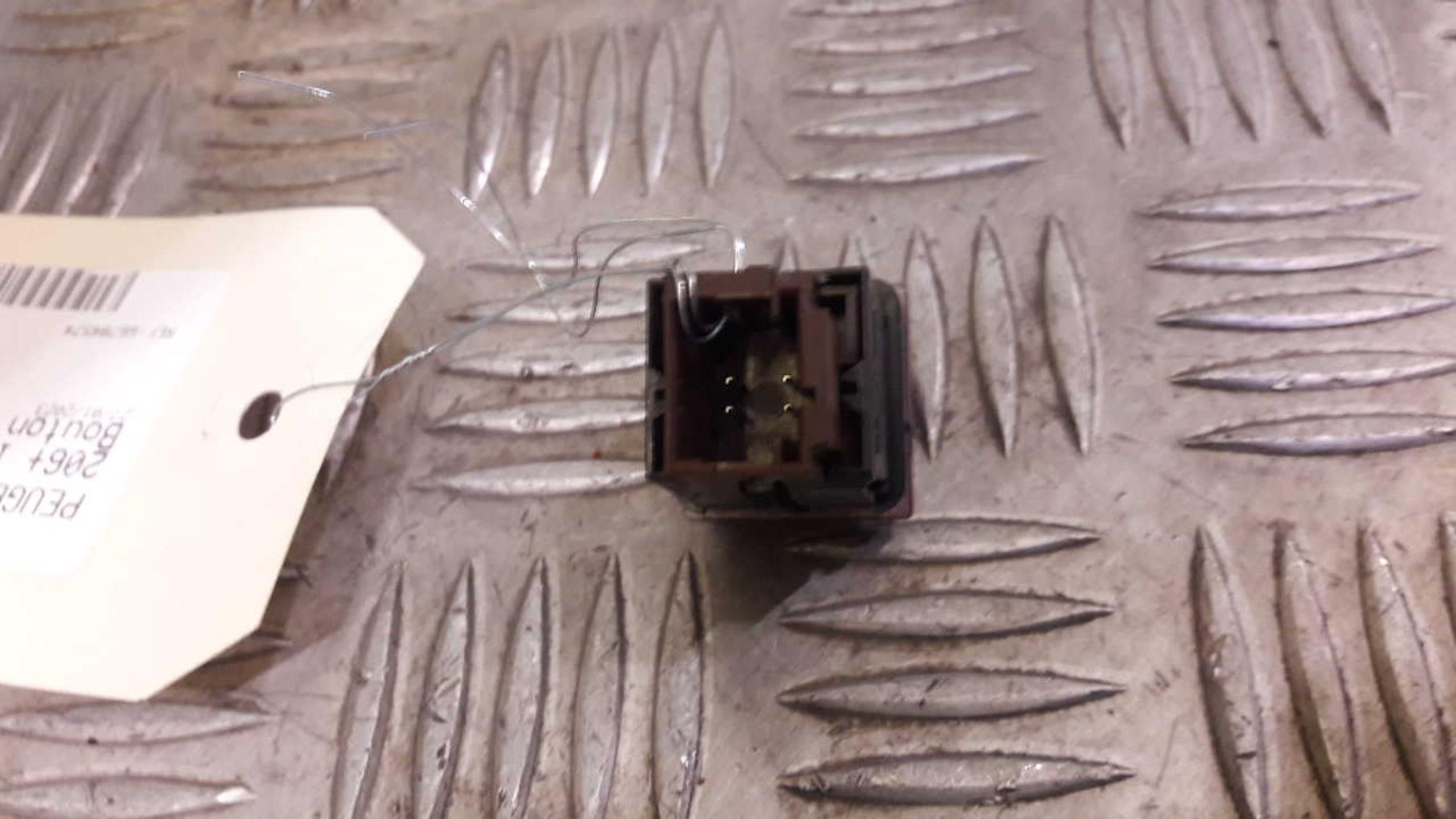 Bouton de warning PEUGEOT 206+ Essence - 1