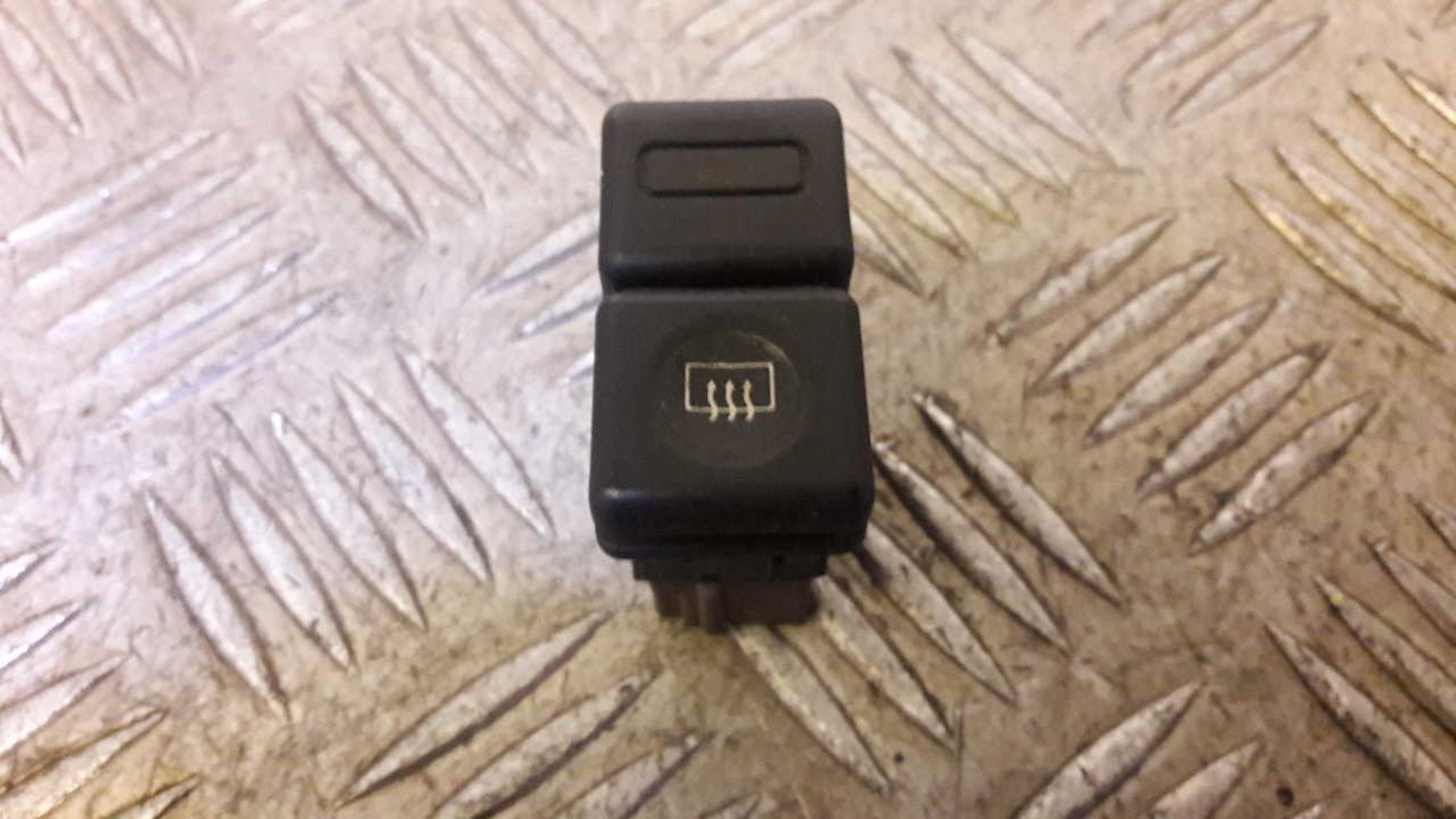 Commande degivrage lunette arriere PEUGEOT 405 PHASE 2 BREAK Diesel - 1