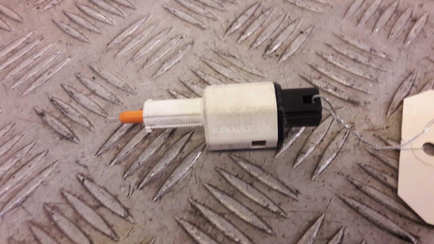 Contacteur feu stop RENAULT FLUENCE PHASE 1 Diesel - 1