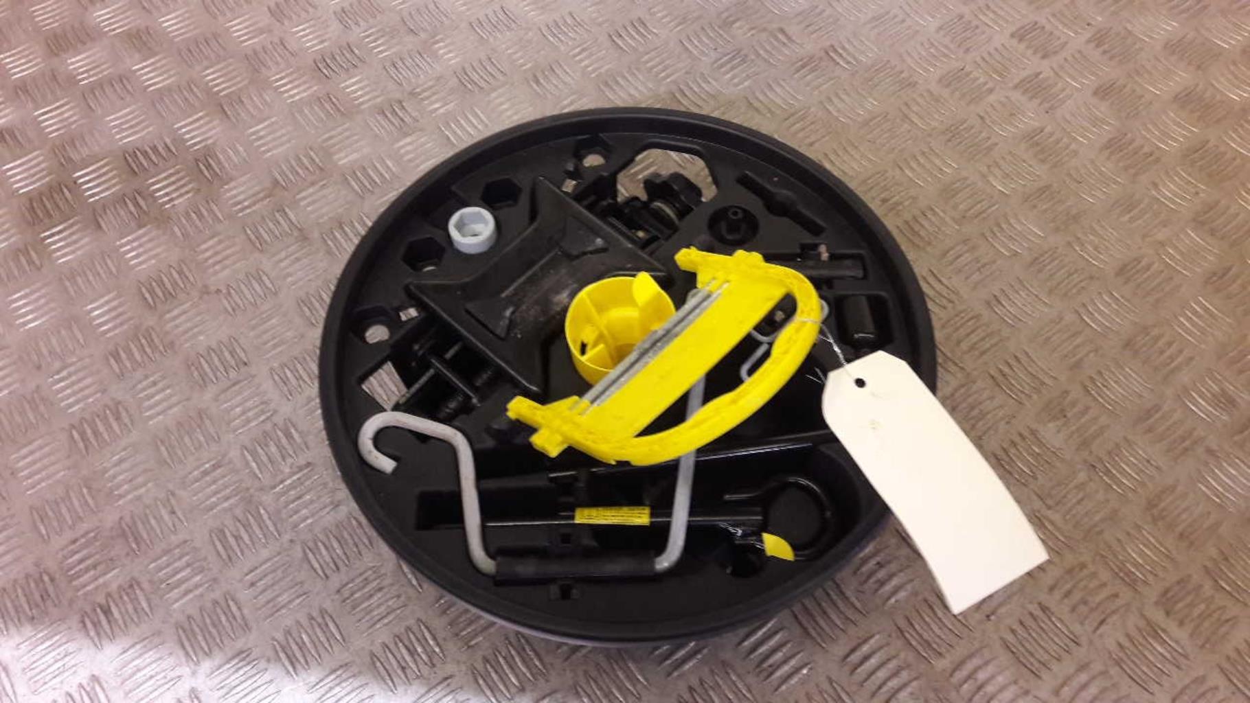 Cric (Ensemble depannage) RENAULT CLIO 2 PHASE 1 Essence - 1