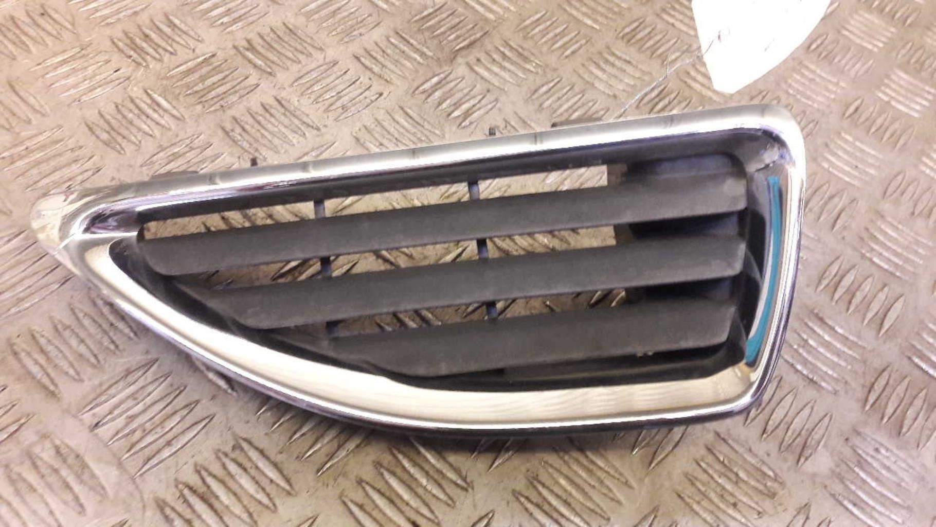 Grille de calandre droite RENAULT MEGANE 1 PHASE 2 Essence - 1