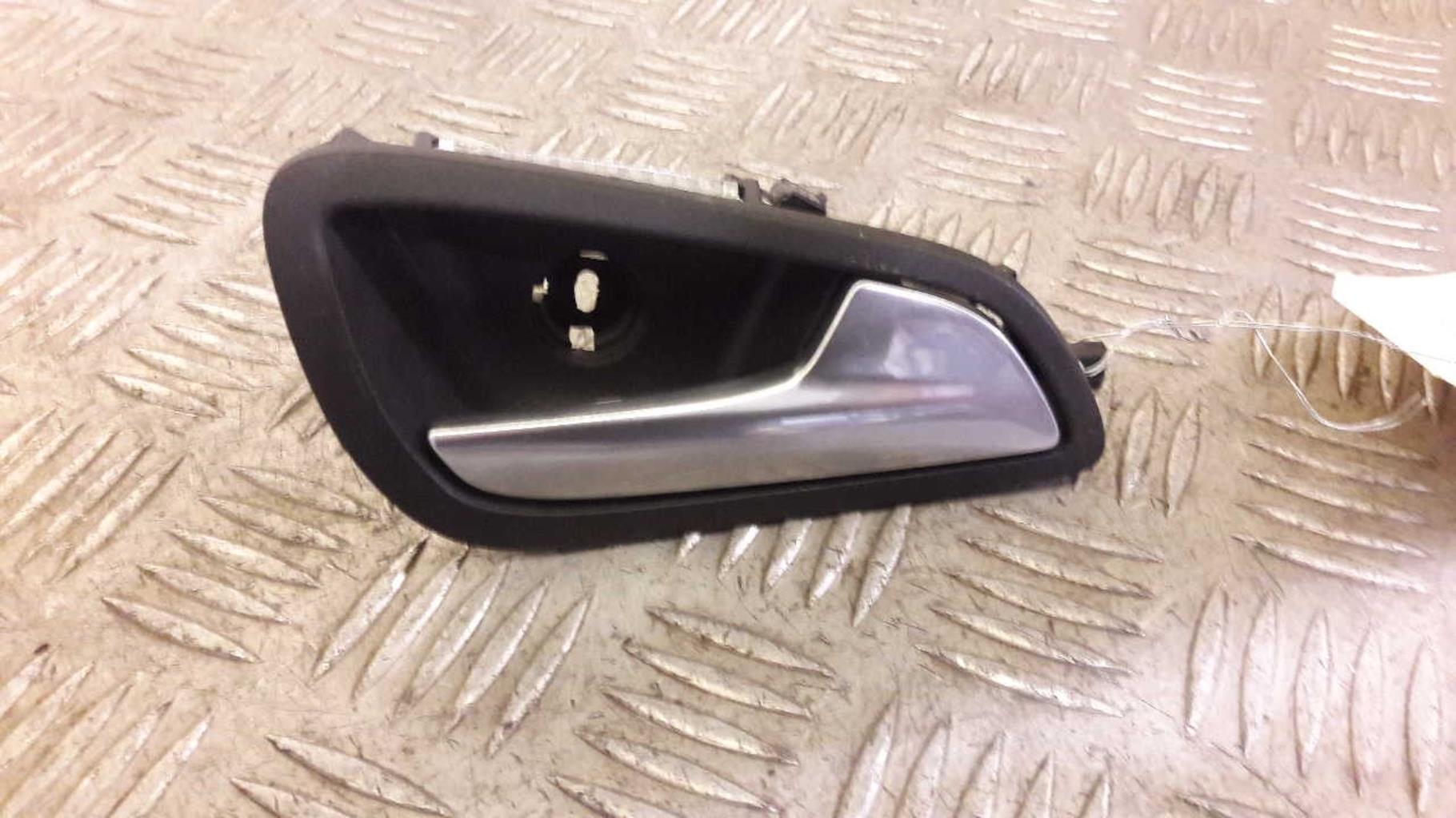 Poignee interieur avant droit FORD FOCUS 3 PHASE 1 Diesel - 1