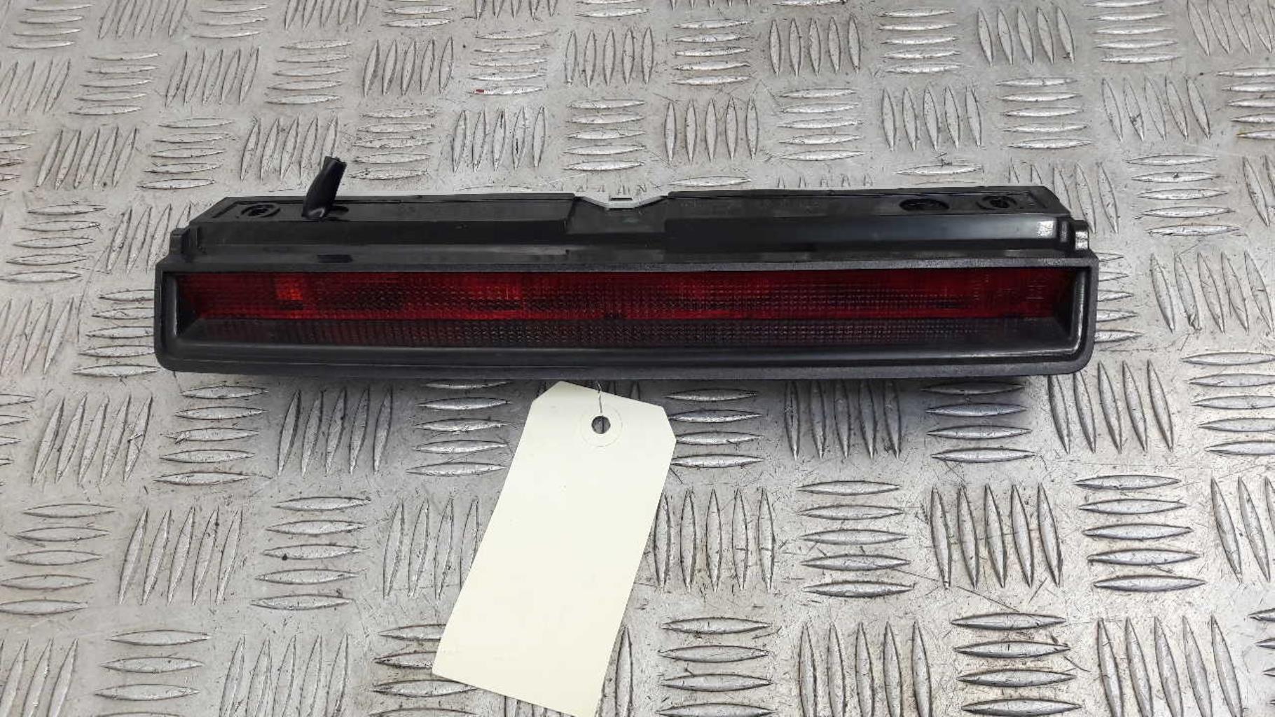 Feu arriere stop central VOLKSWAGEN FOX Essence - 1