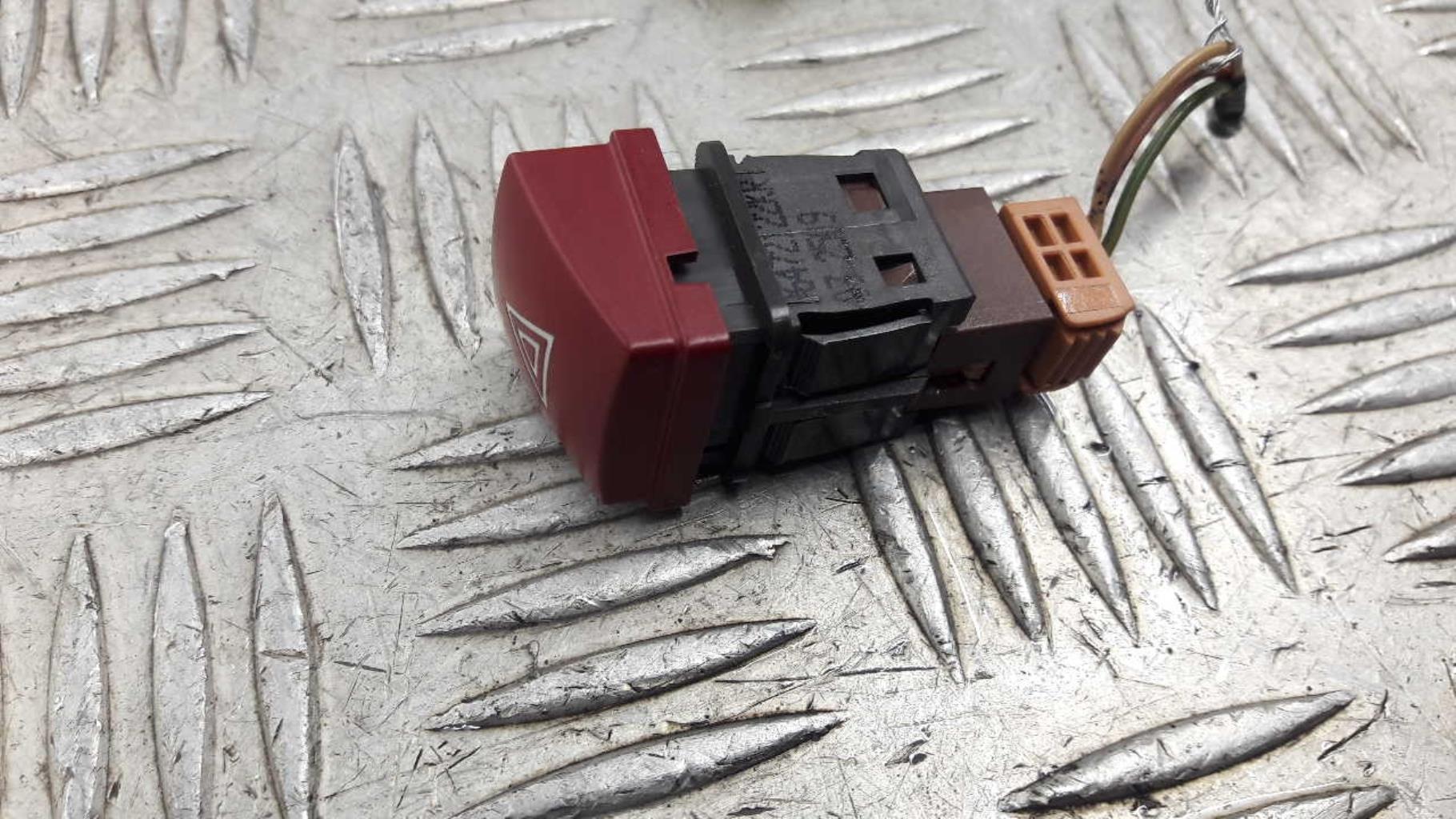 Bouton de warning PEUGEOT 206+ Diesel - 1