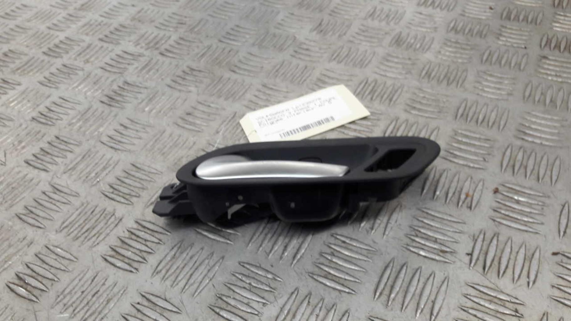 Poignee interieur avant gauche VOLKSWAGEN SCIROCCO 3 PHASE 1 COUPE Essence - 1