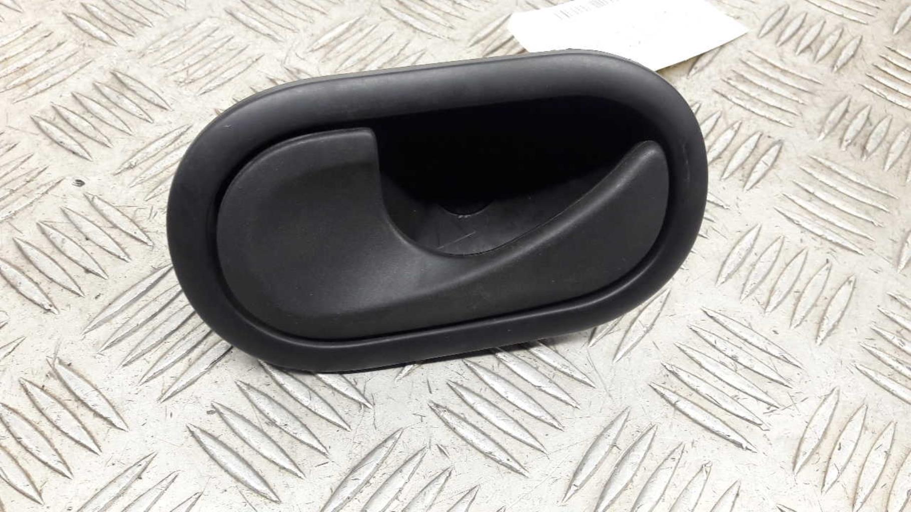 Poignee interieur avant gauche RENAULT CLIO 3 PHASE 2 Diesel - 1