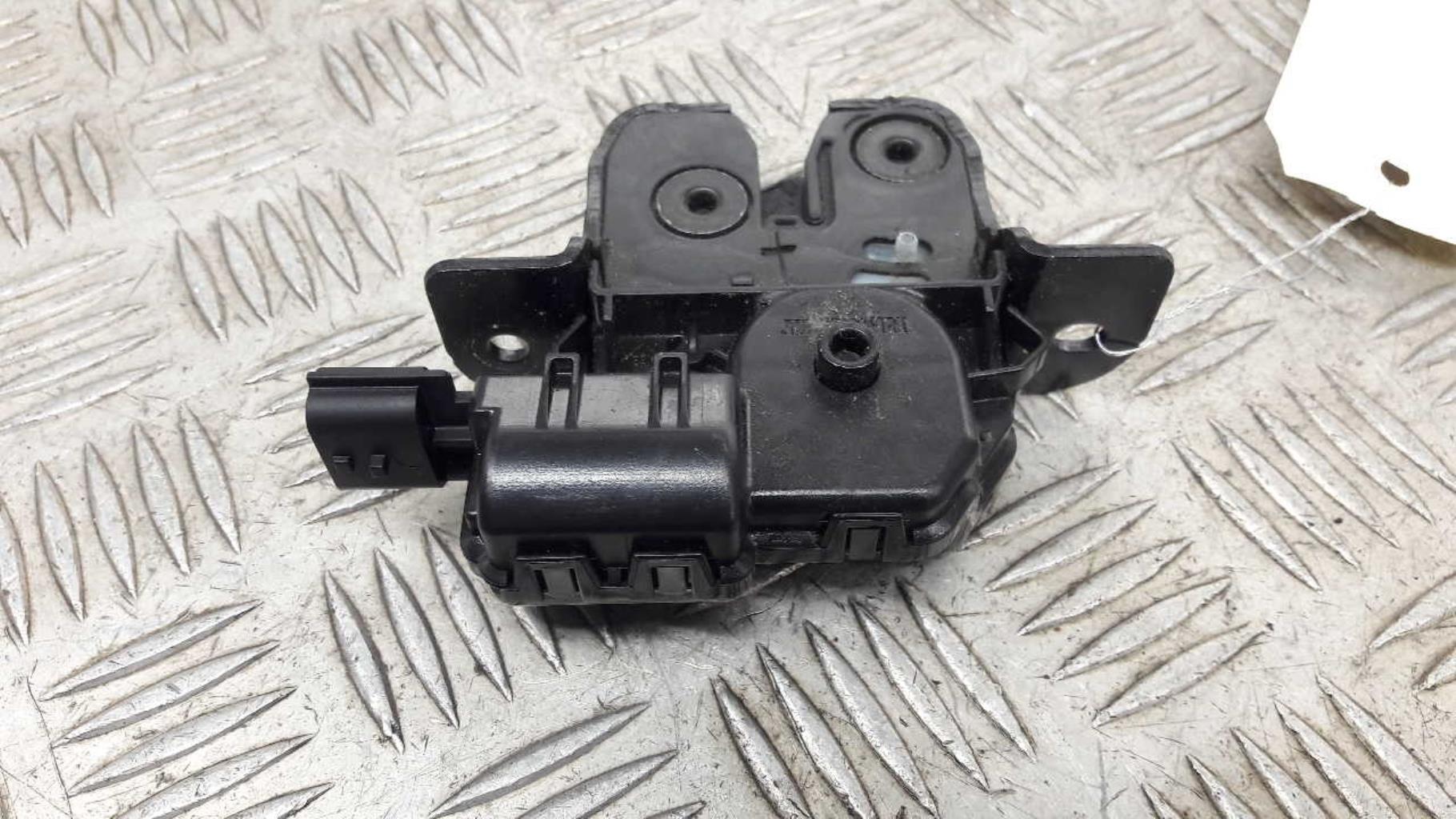 Serrure de hayon RENAULT CLIO 4 PHASE 1 Diesel - 1