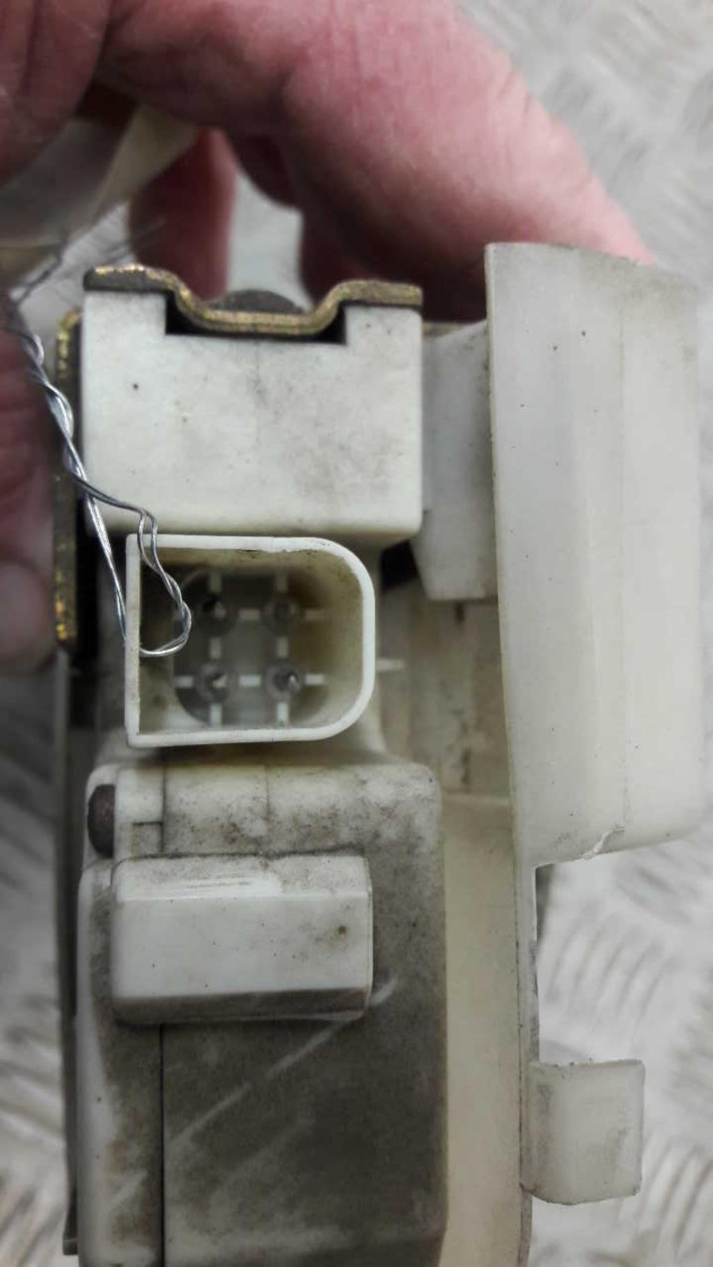 Serrure arriere gauche FORD FIESTA 4 PHASE 2 Essence - 1