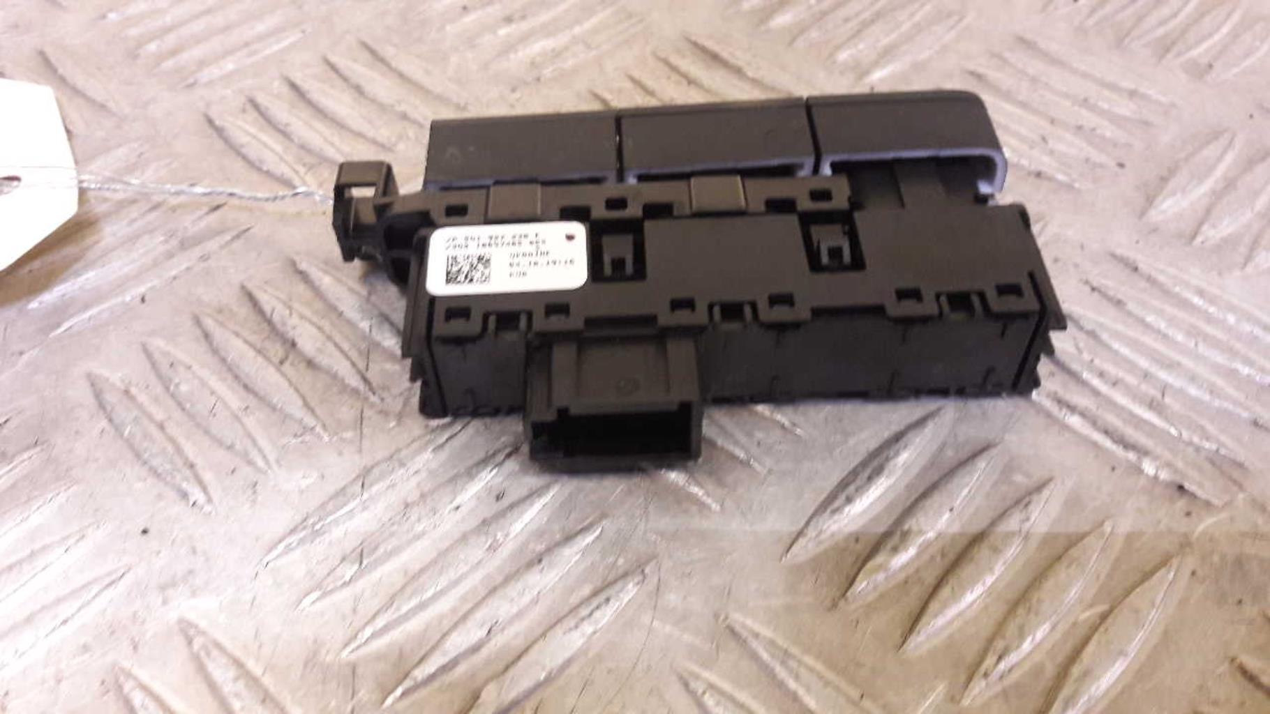 Bouton/Interrupteur VOLKSWAGEN GOLF 7 PHASE 2 Essence - 1