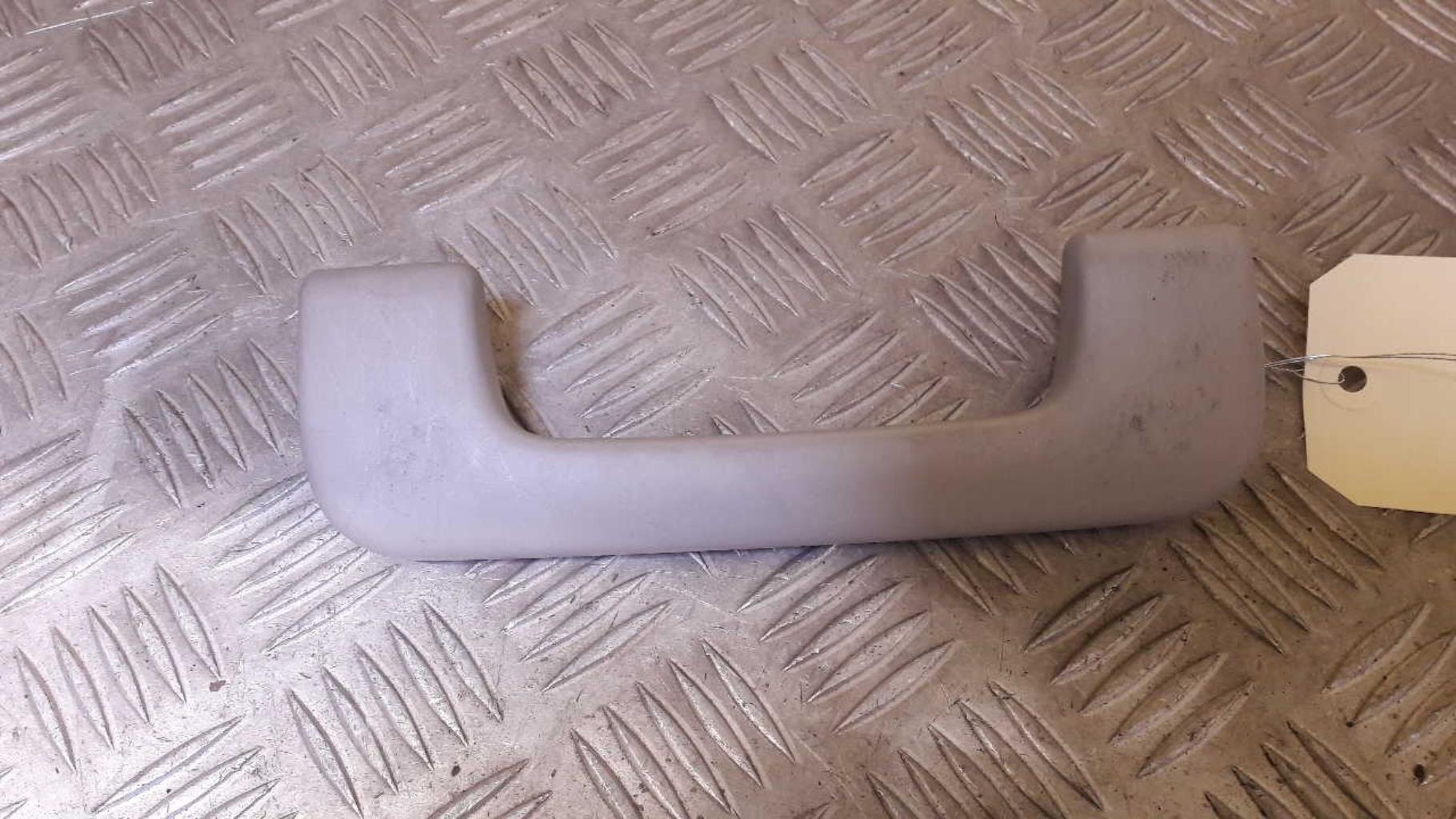 Poignee de maintien avant gauche AUDI A4 2 AVANT PHASE 2 BREAK Diesel - 1