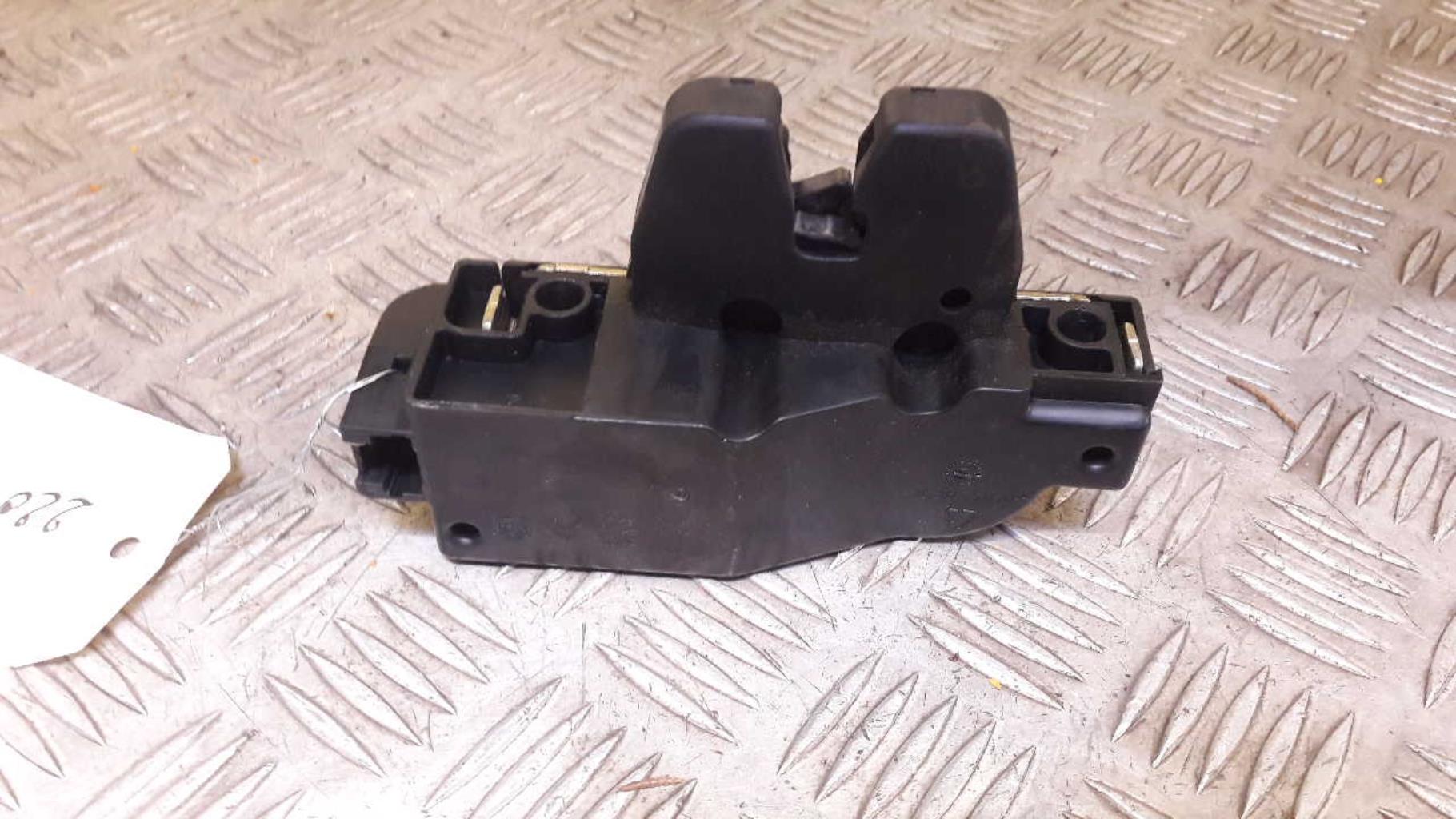 Serrure de hayon PEUGEOT 307 PHASE 1 Diesel - 1