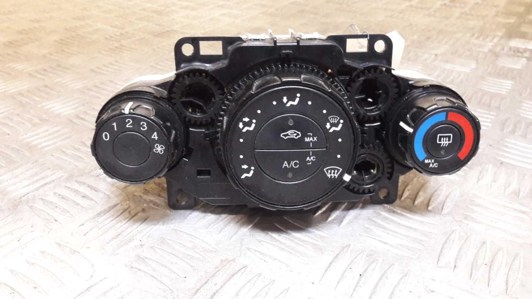 Commande chauffage FORD FIESTA 6 PHASE 2 Essence - 1
