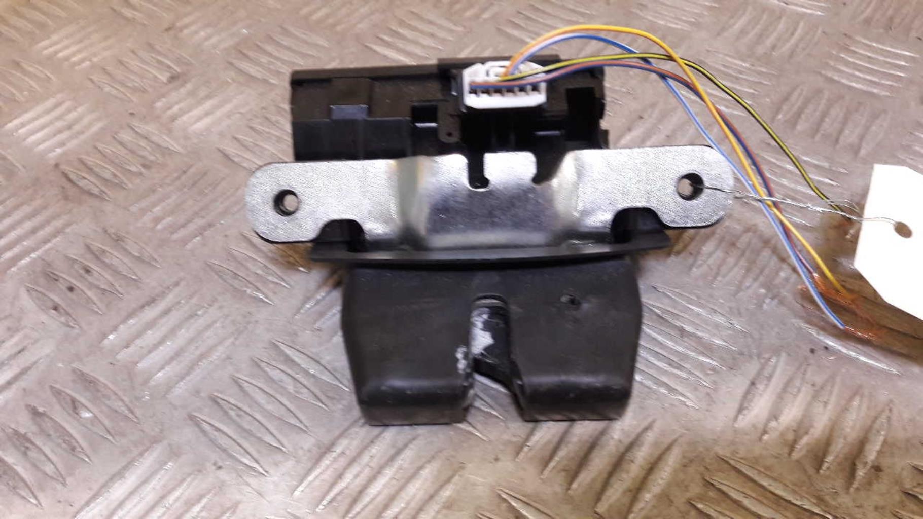 Serrure de hayon FORD FIESTA 6 PHASE 2 Essence - 1