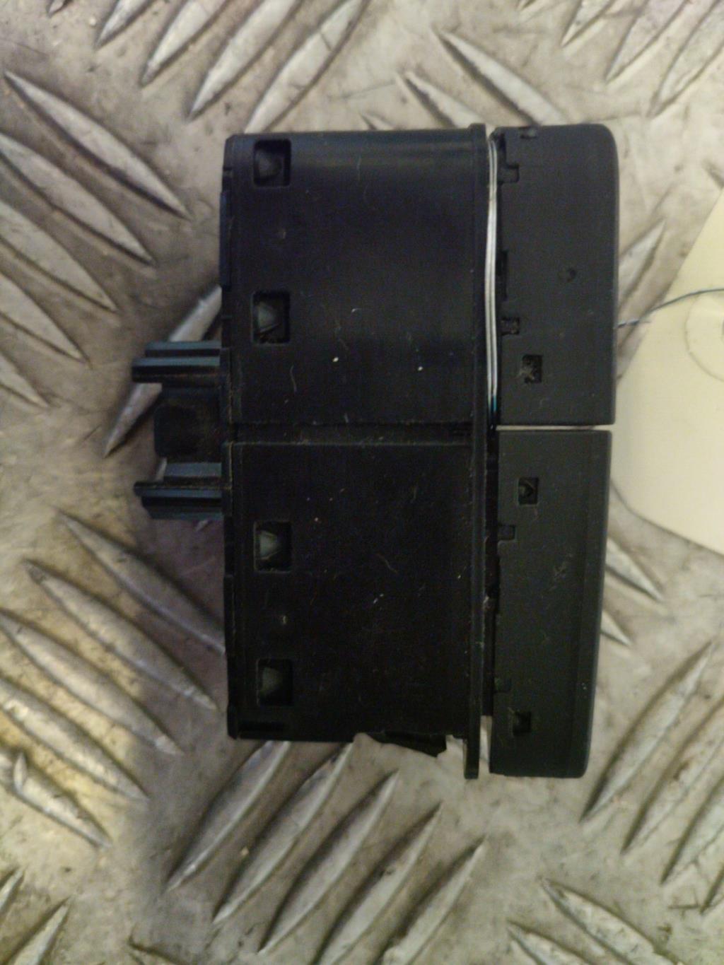 Bouton/Interrupteur FORD FOCUS 3 PHASE 1 Diesel - 1