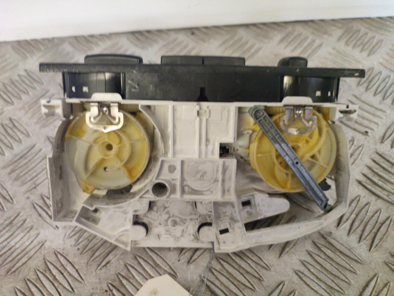 Commande chauffage VOLKSWAGEN GOLF 4 Essence - 1
