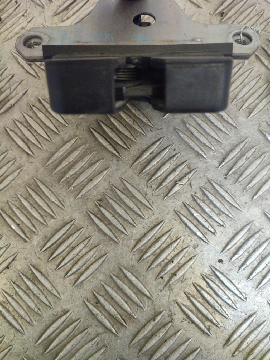Serrure de hayon FORD FOCUS 3 PHASE 1 Diesel - 1
