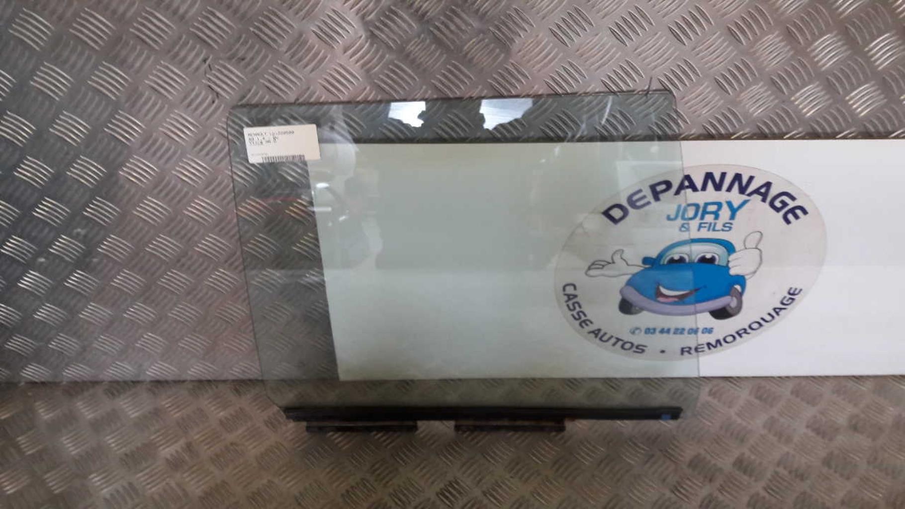 Vitre arriere droit RENAULT R9 Essence - 1