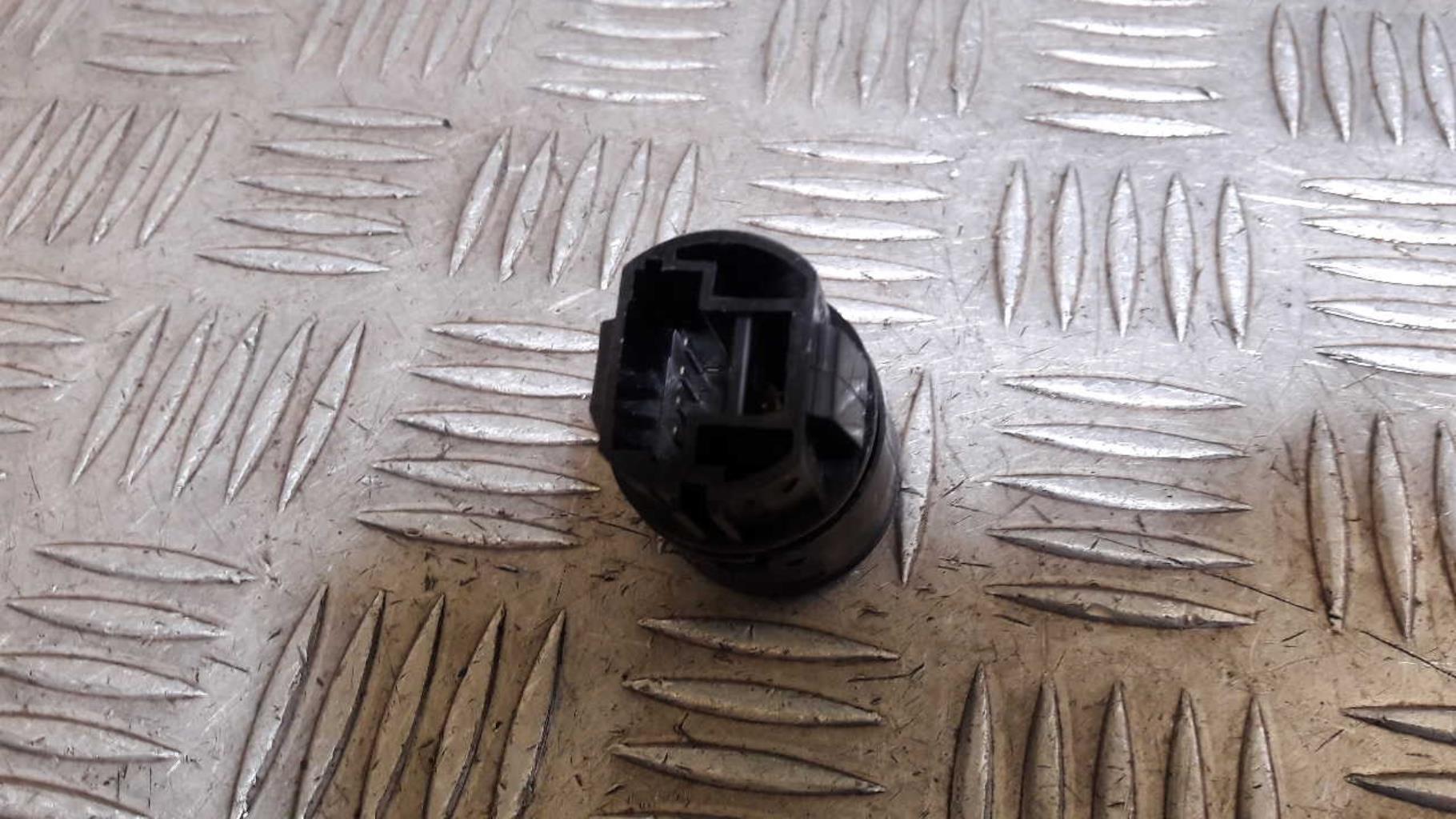 Bouton/Interrupteur RENAULT CLIO 4 PHASE 1 Essence - 1