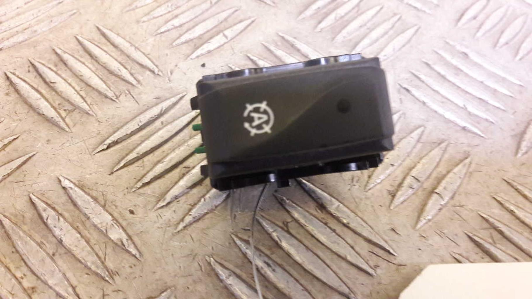 Bouton/Interrupteur RENAULT CLIO 4 PHASE 1 Essence - 1