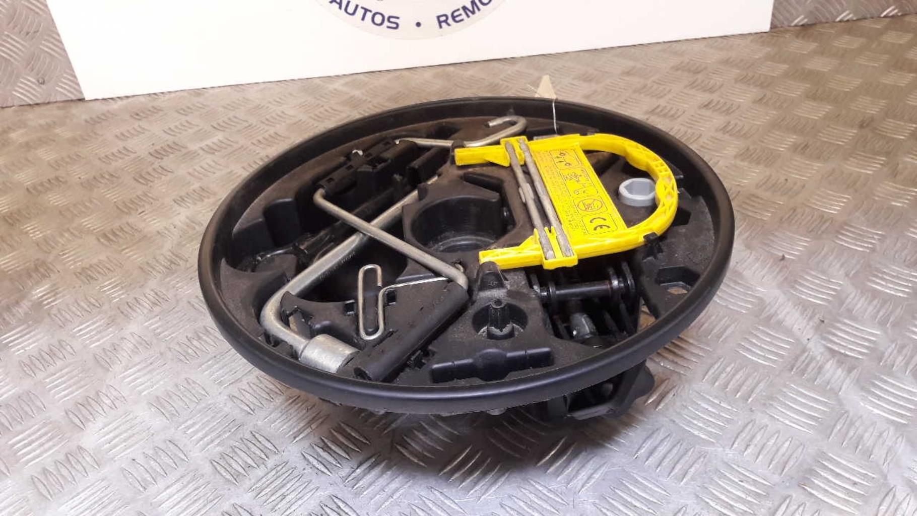 Cric (Ensemble depannage) RENAULT CLIO 2 PHASE 1 Essence - 1