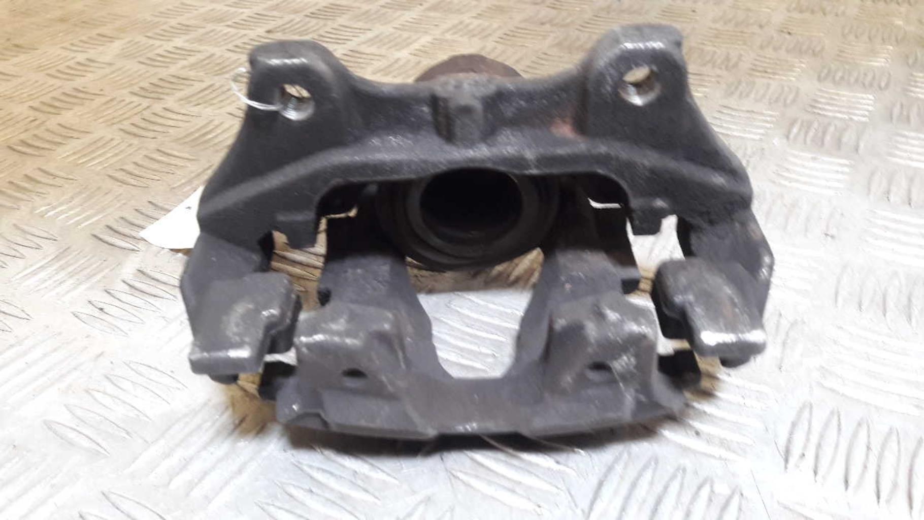 Etrier avant gauche (freinage) RENAULT CLIO 4 PHASE 1 Essence - 1
