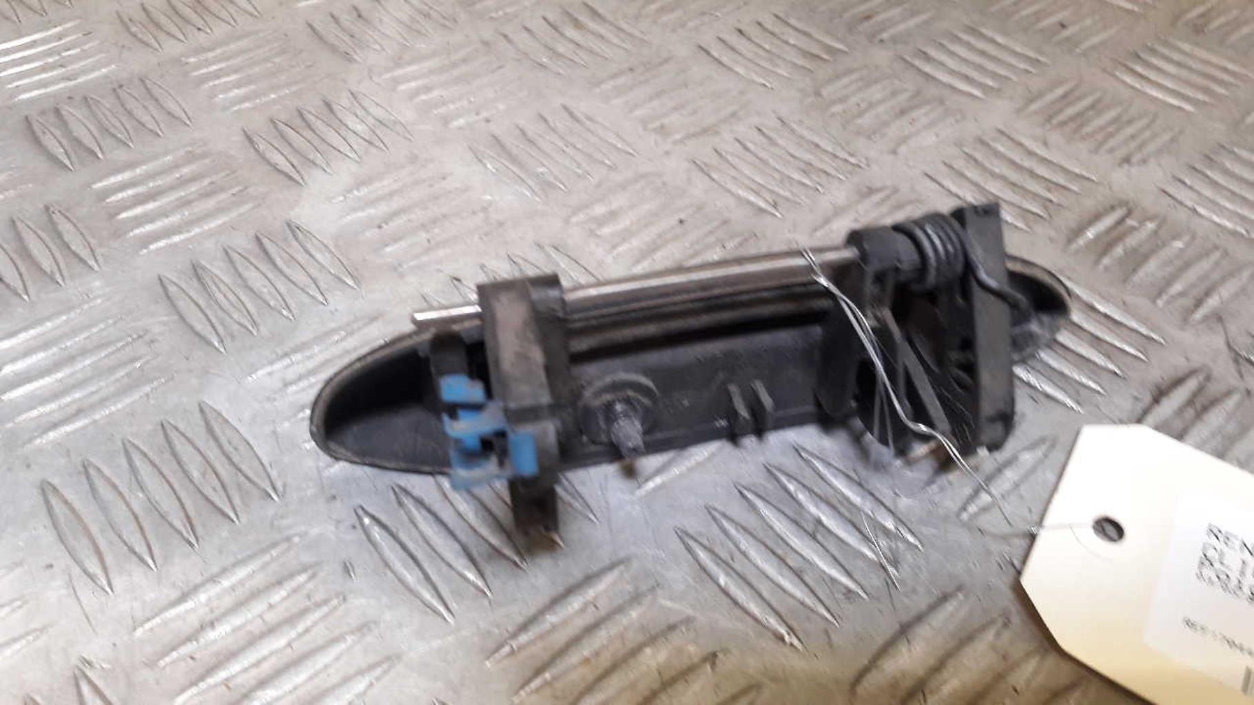 Poignee porte avant gauche RENAULT CLIO 2 PHASE 1 Essence - 1