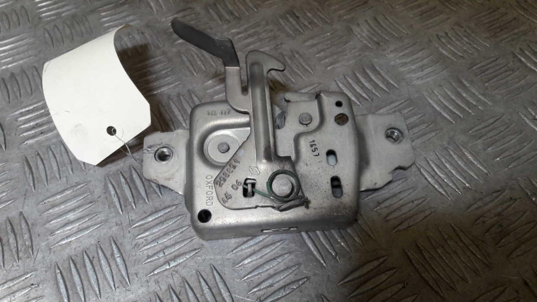 Serrure de capot RENAULT CLIO 3 PHASE 1 Diesel - 1