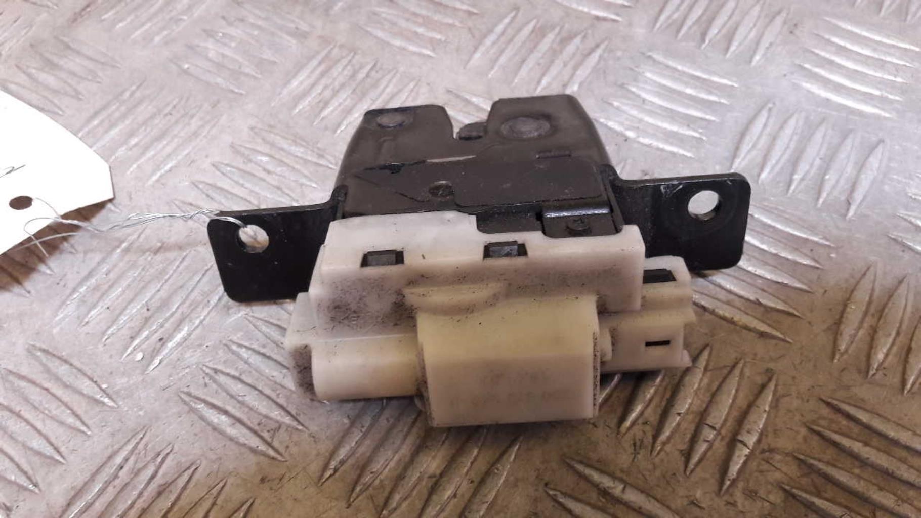 Serrure de hayon RENAULT CLIO 3 PHASE 1 Diesel - 1