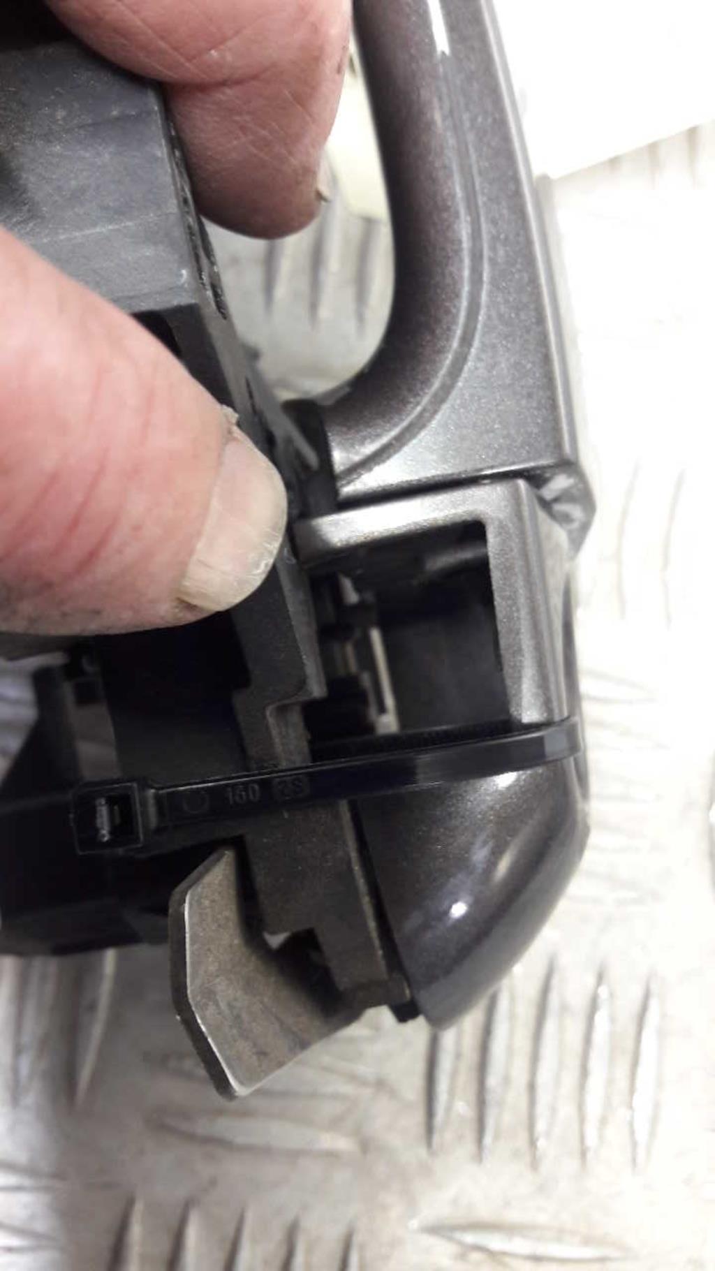 Poignee porte avant gauche BMW SERIE 1 E87 PHASE 2 Diesel - 1