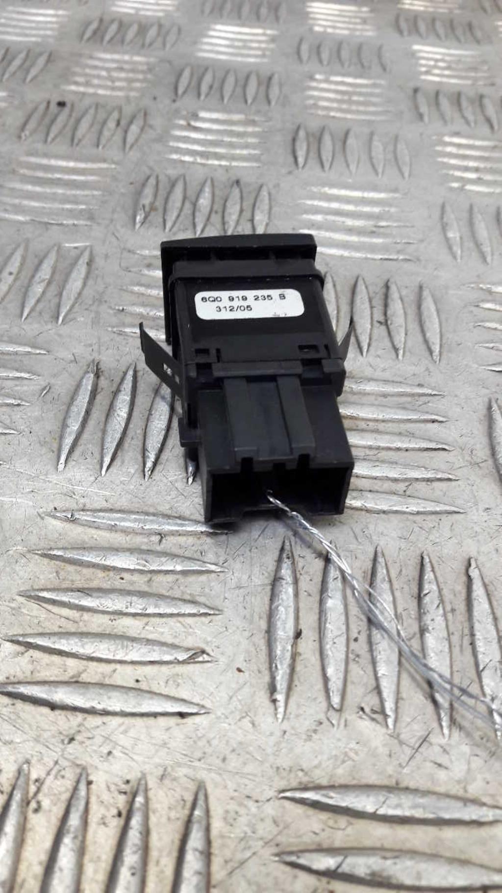 Bouton/Interrupteur VOLKSWAGEN POLO 4 PHASE 2 Diesel - 1