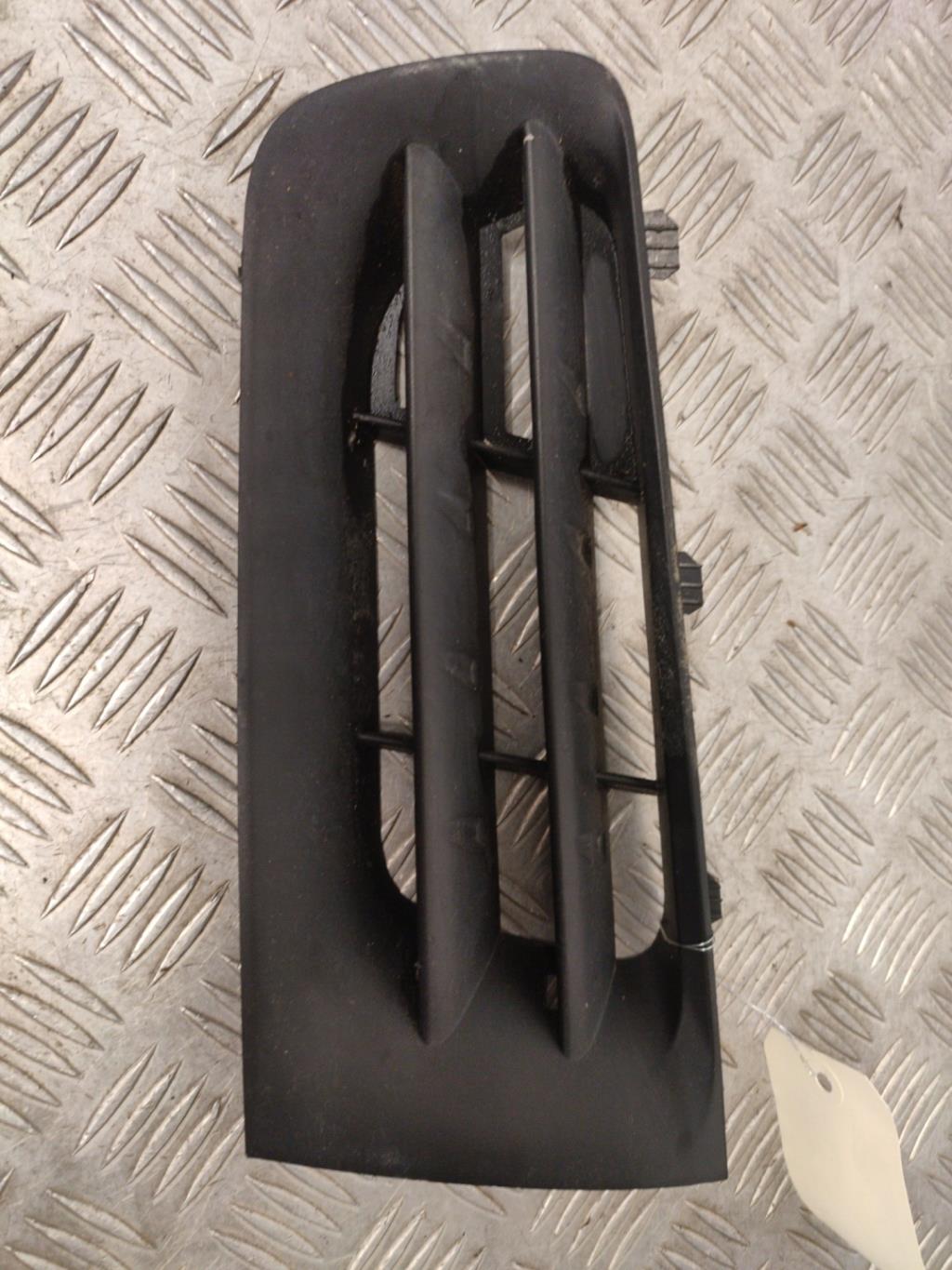 Grille de calandre gauche RENAULT MEGANE 2 PHASE 2 BREAK Diesel - 1