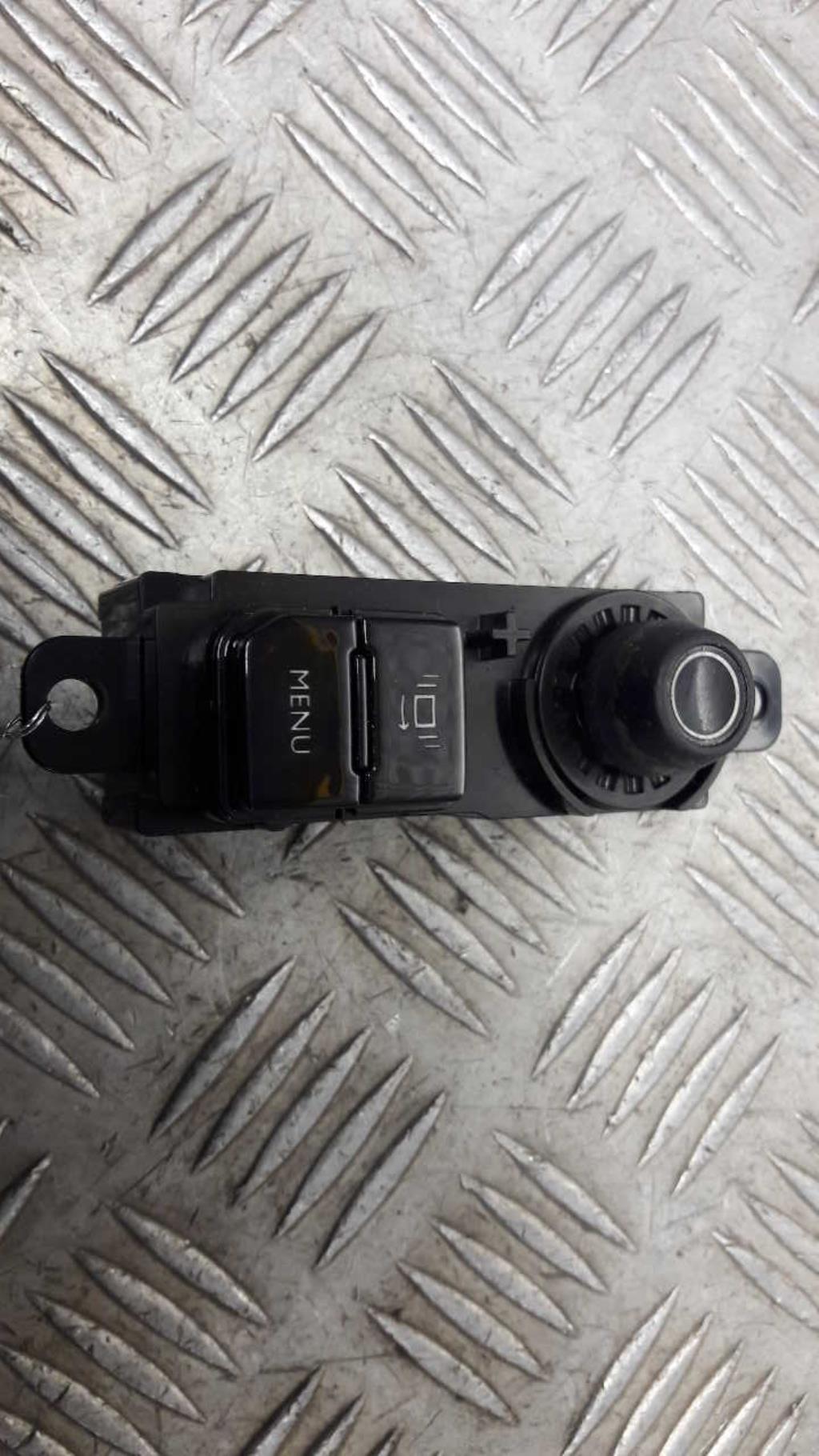 Commande GPS PEUGEOT 208 1 PHASE 1 Diesel - 1