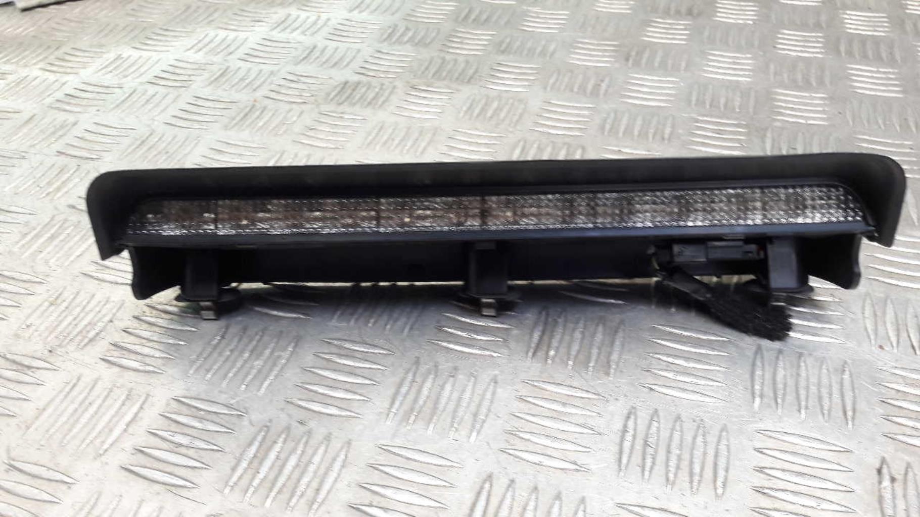 Feu arriere stop central OPEL CORSA C PHASE 1 Essence - 1
