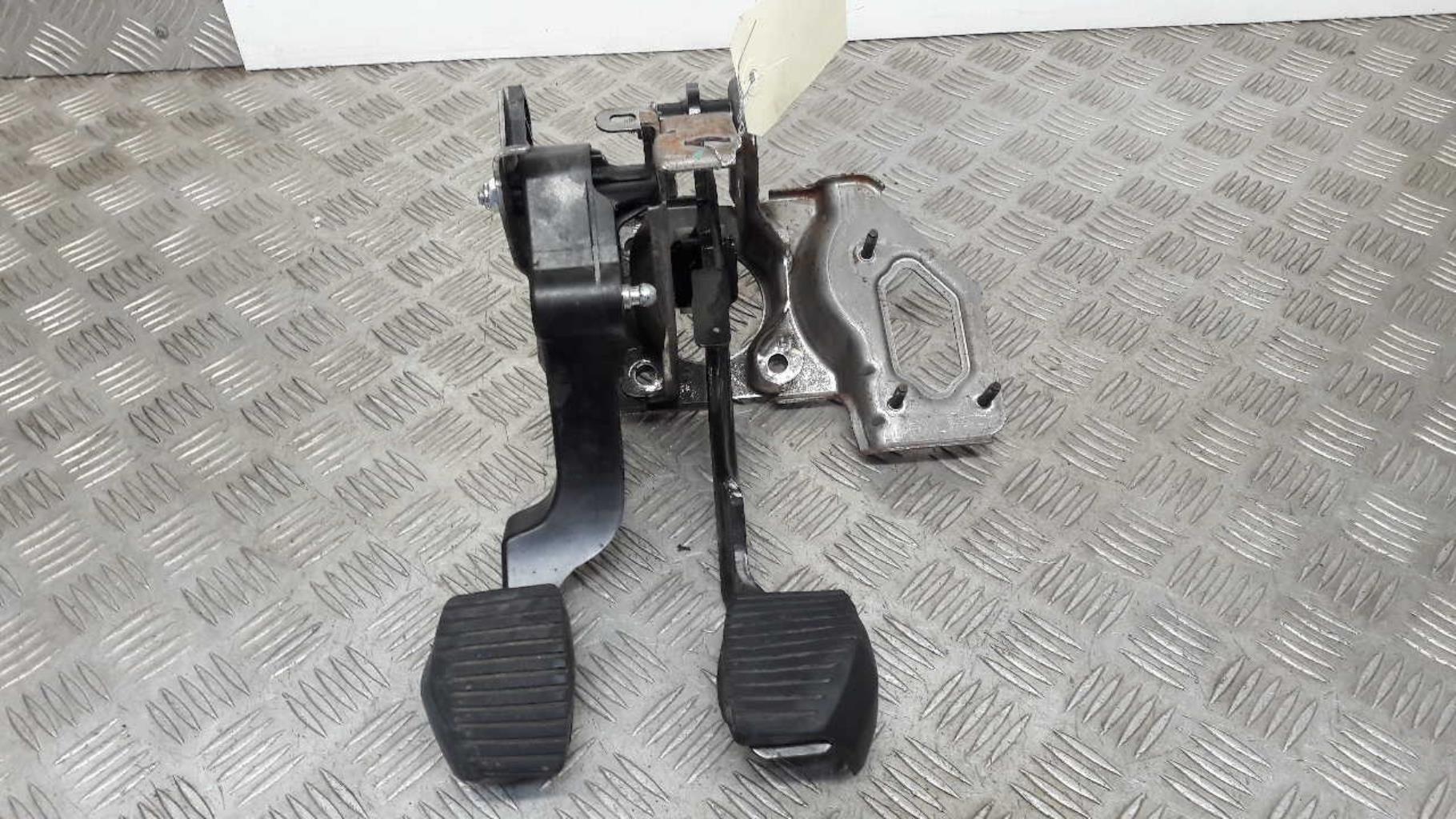 Pedale de frein PEUGEOT 208 1 PHASE 1 Diesel - 1