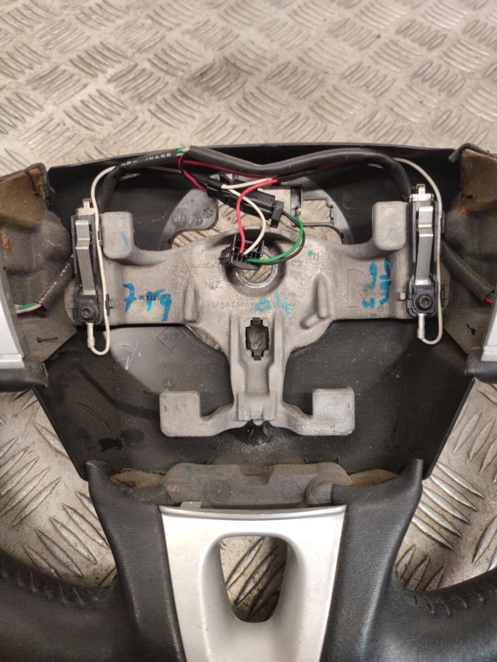 Volant RENAULT MEGANE 3 PHASE 1 Diesel - 1