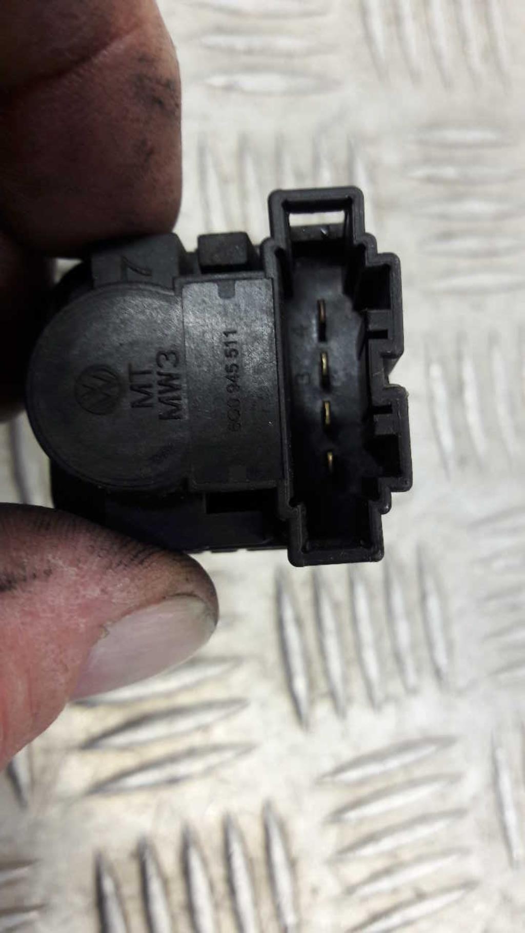 Bouton/Interrupteur VOLKSWAGEN POLO 4 PHASE 2 Diesel - 1