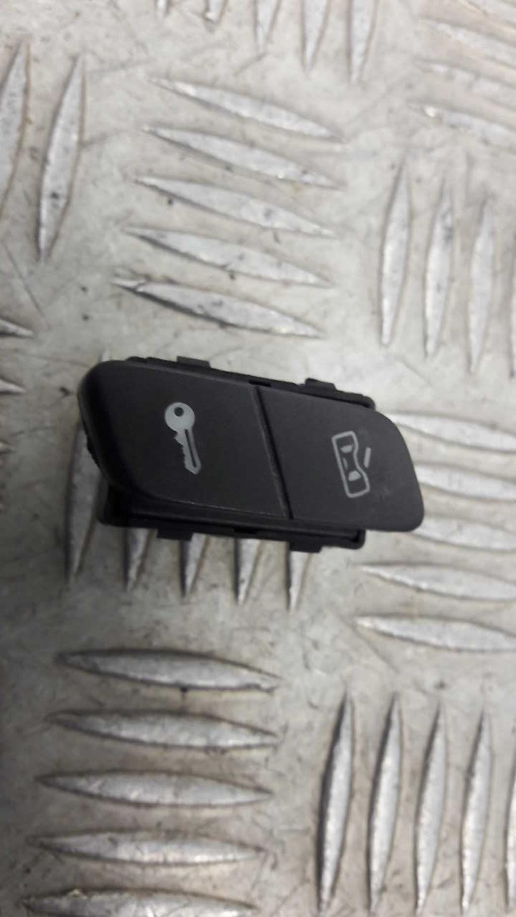 Bouton/Interrupteur VOLKSWAGEN POLO 4 PHASE 2 Diesel - 1