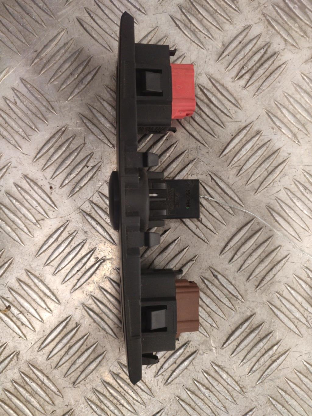Bouton de warning RENAULT CLIO 2 CAMPUS PHASE 1 Diesel - 1